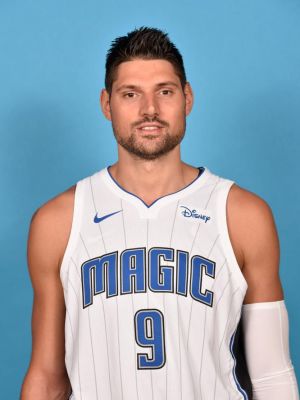 现出顽强的 现出顽强的